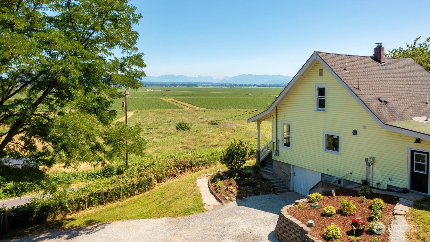 9120 Lowell Larimer Road Everett, WA 98208 - Photo 5 of 40 a front view of a house with a yard