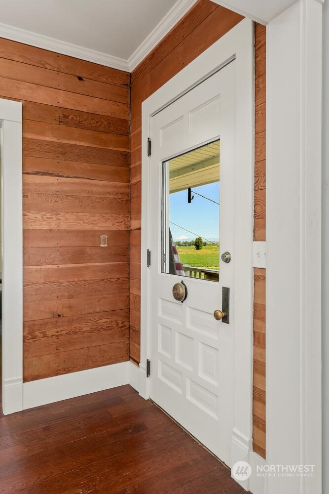 9120 Lowell Larimer Road Everett, WA 98208 - Photo 10 of 40 a view of front door and bedroom