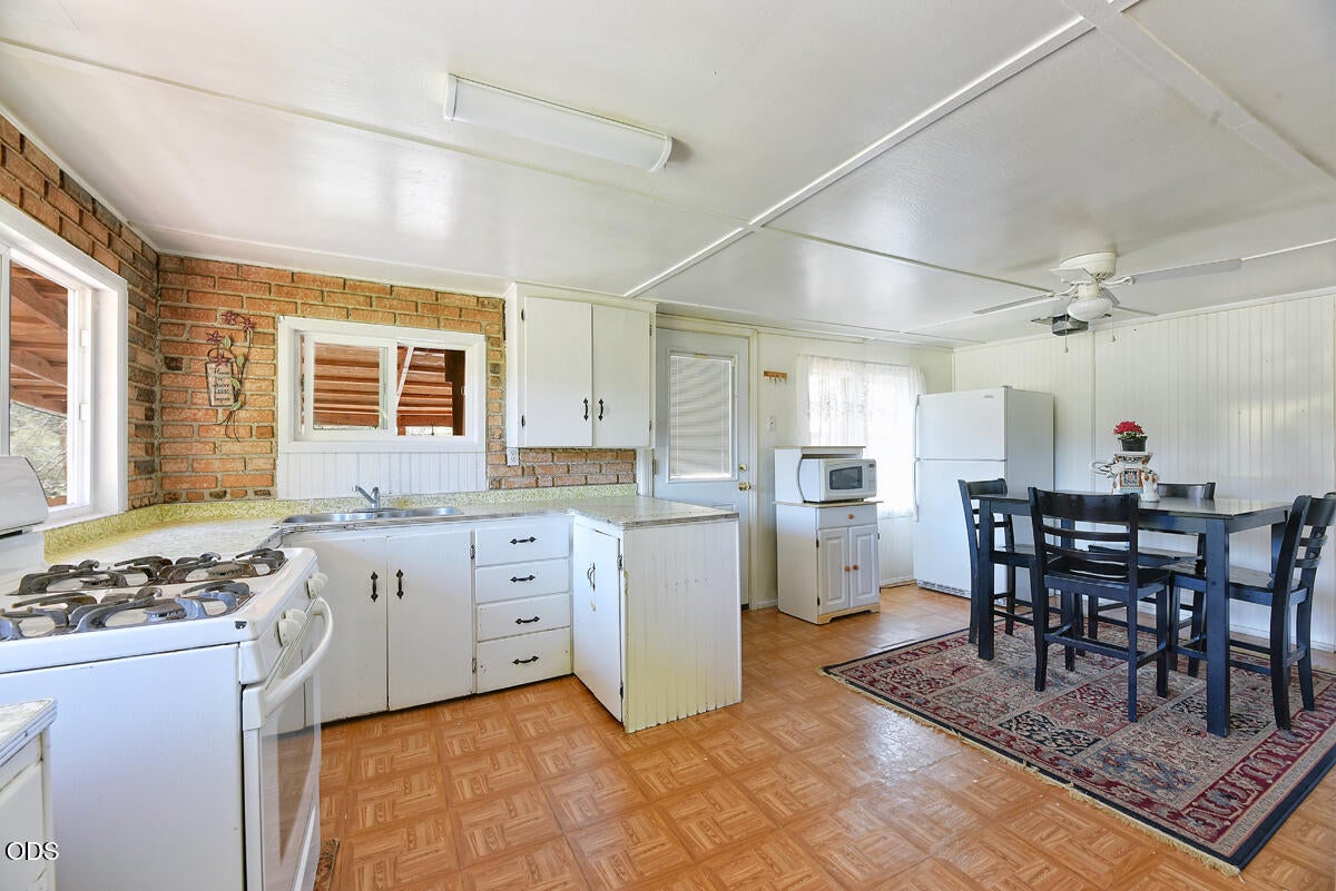 3919 Little Applegate Road Jacksonville, OR 97530 - Photo 6 of 38 Gallery Image 6