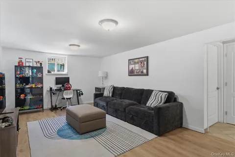 $999,000 | 3 Cottage Grove Avenue, Thornwood, NY 10594