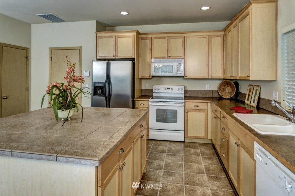 19230 25th Avenue Southeast Bothell, WA 98012 - Photo 7 of 21 Gallery Image 7
