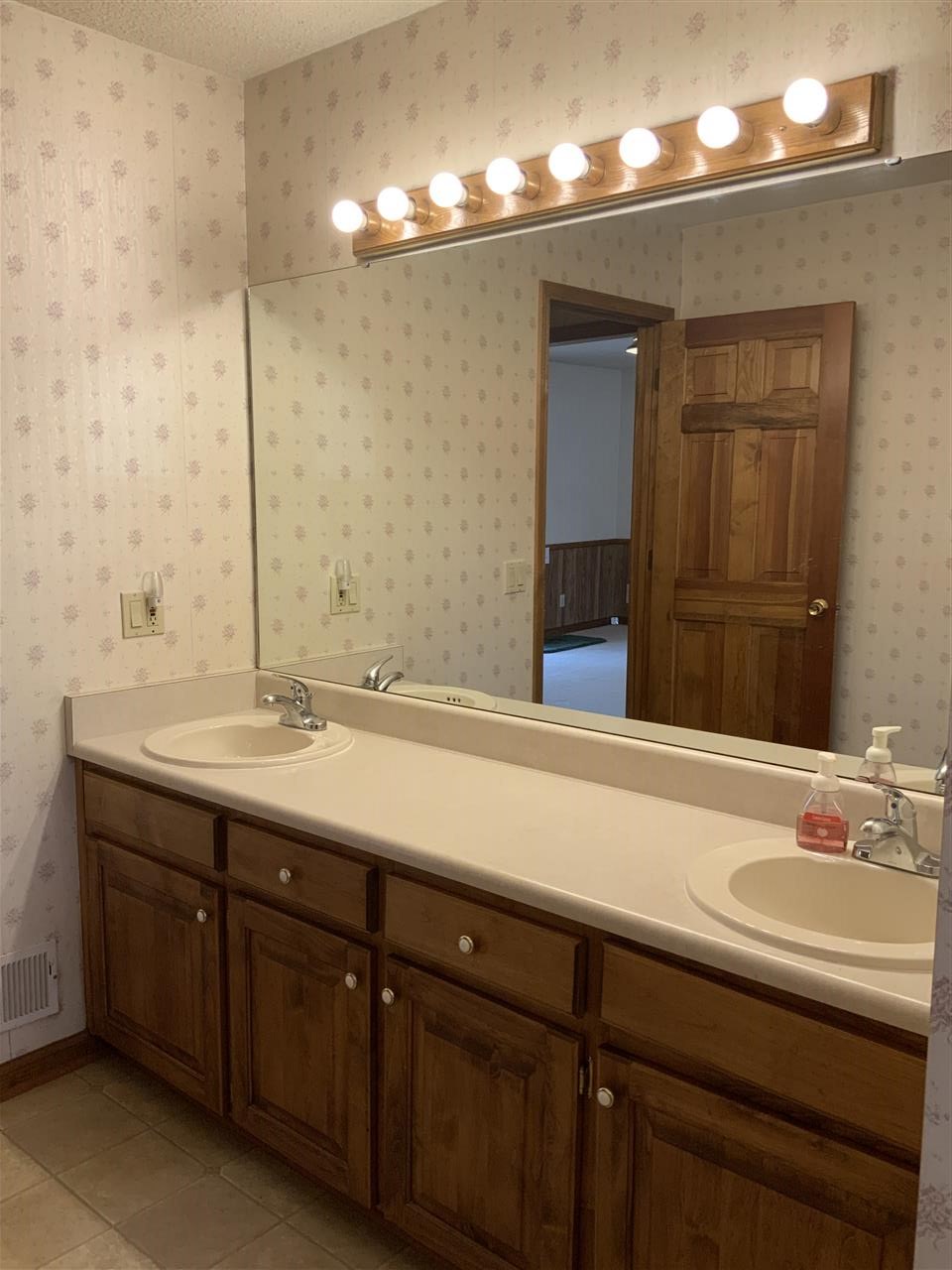 434 Quail Ridge Circle Boiling Springs, SC 29316 - Photo 16 of 29 Gallery Image 16