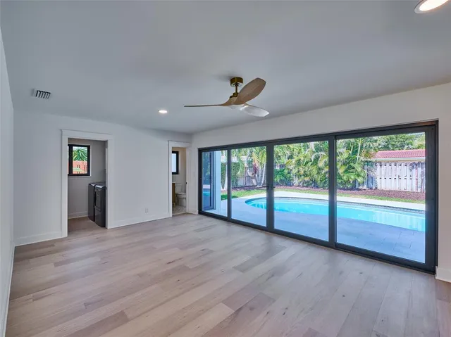 a view of livingroom with furniture