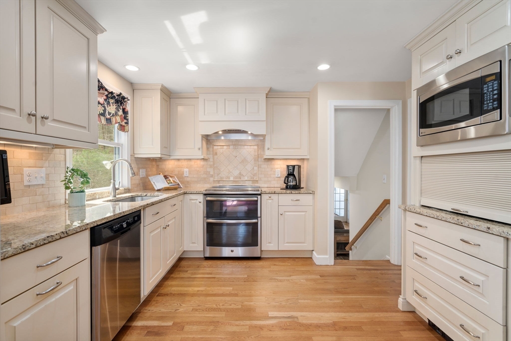 23 Hillcrest Road Medfield, MA 02052 - Photo 11 of 40