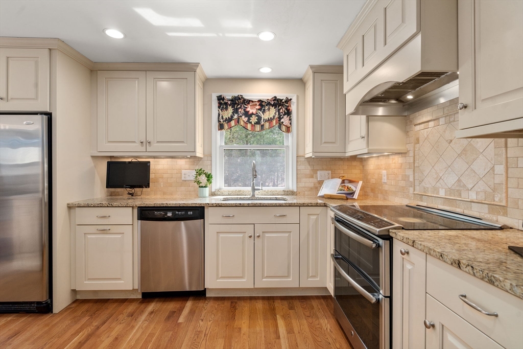 23 Hillcrest Road Medfield, MA 02052 - Photo 12 of 40