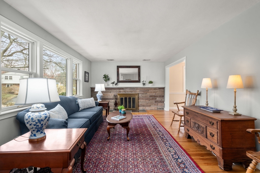 23 Hillcrest Road Medfield, MA 02052 - Photo 4 of 40