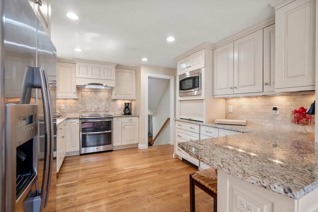 23 Hillcrest Road Medfield, MA 02052 - Photo 10 of 40