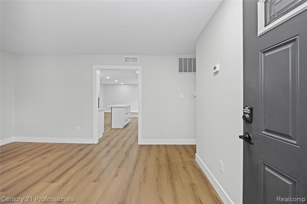 45466 Fairchild Road Macomb, MI 48042 - Photo 7 of 43 Gallery Image 7