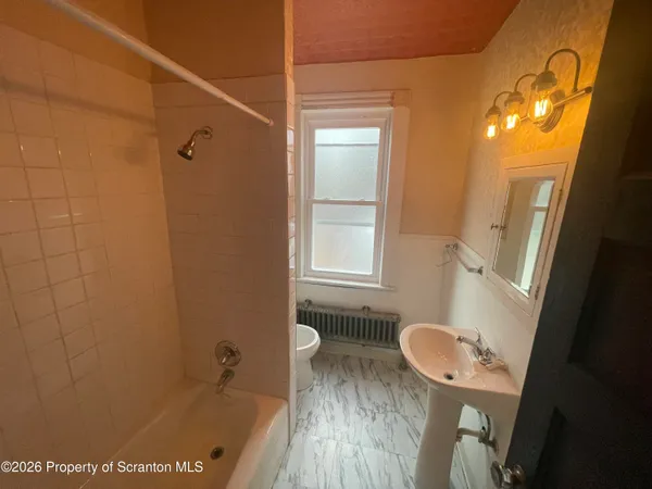 $1,450 | 949 North Irving Avenue, Unit 2, Scranton, PA 18510