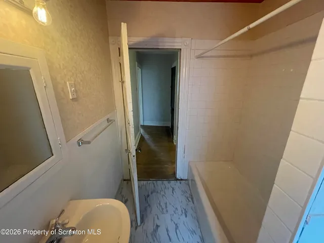 $1,700 | 949 North Irving Avenue, Unit 2, Scranton, PA 18510