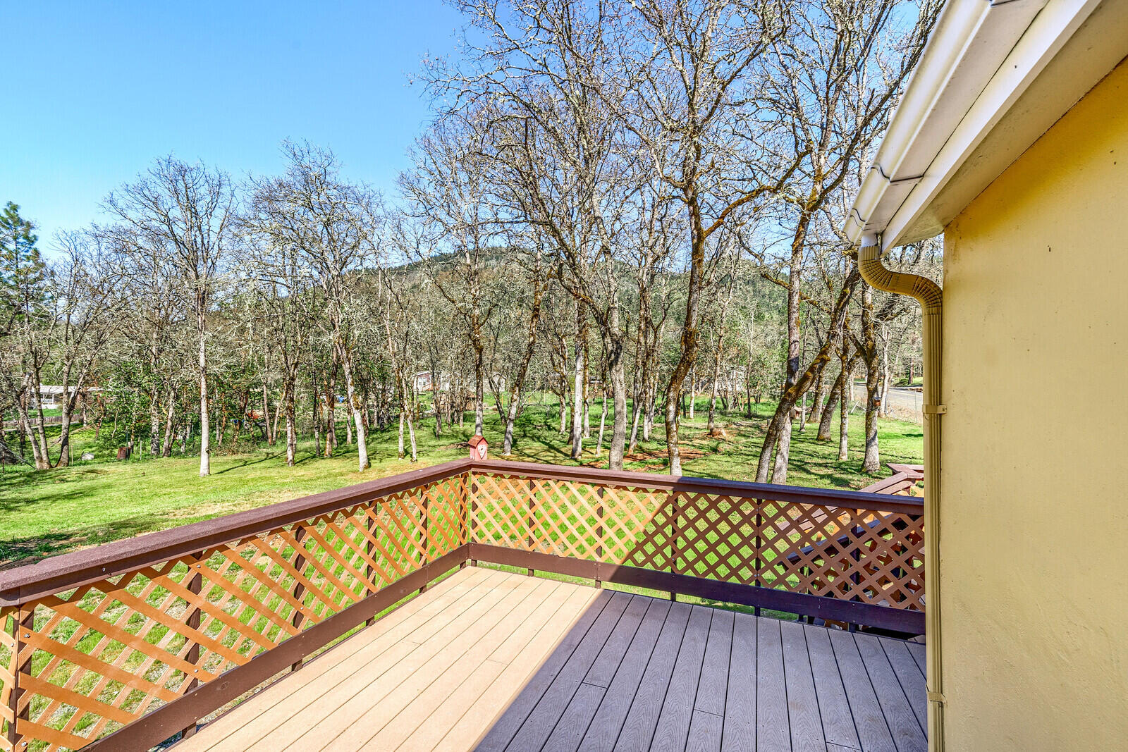 266 Frankham Road Grants Pass, OR 97527 - Photo 27 of 35 deck view 2