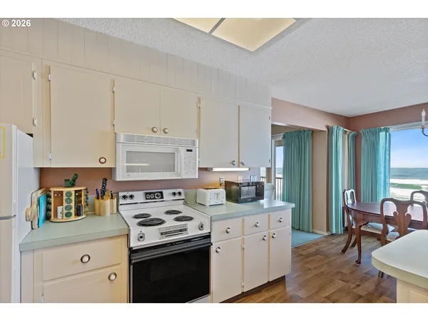$689,000 | 325 Lancer Street, Unit 39, Lincoln City, OR 97367