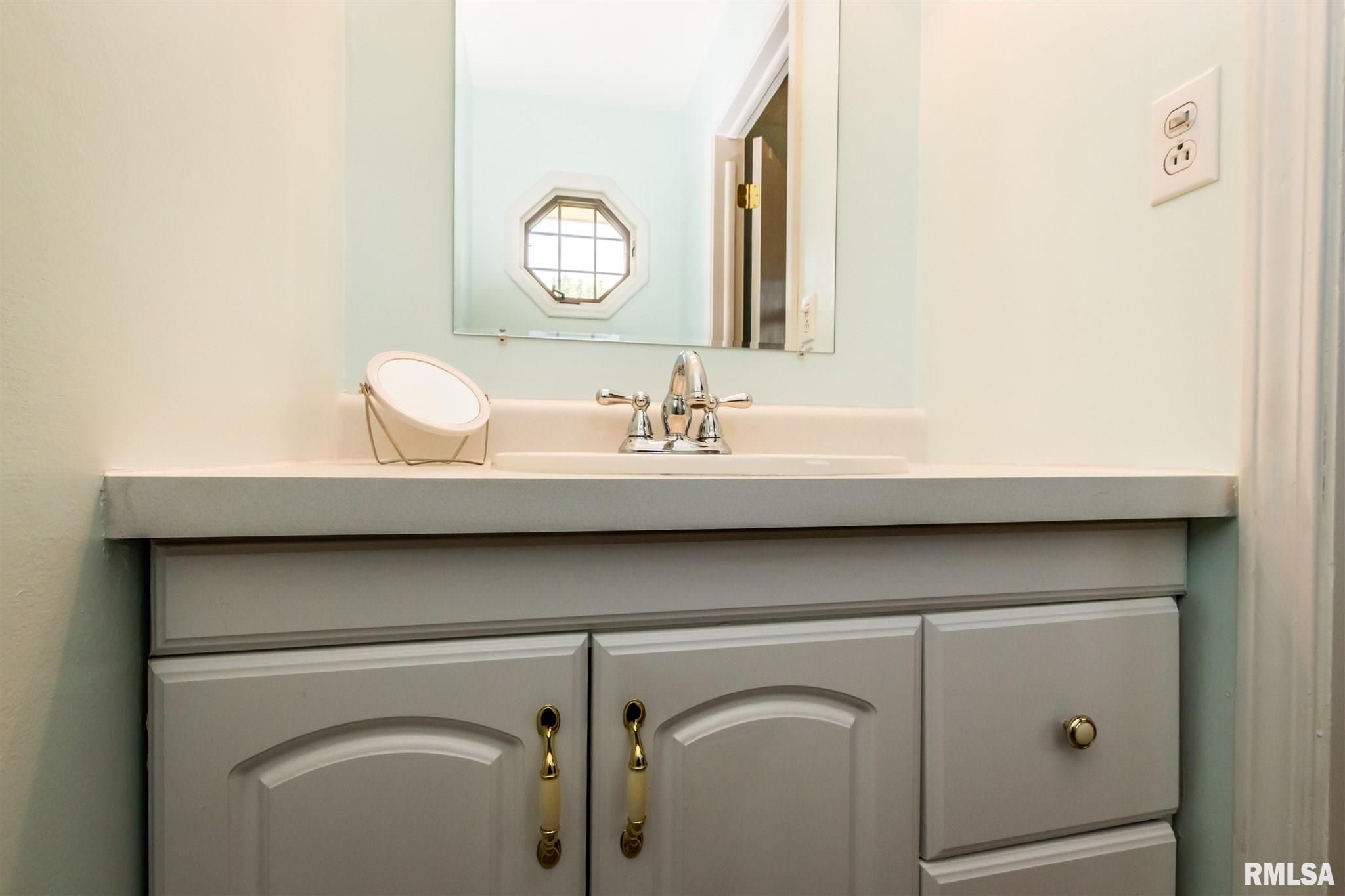 1022 Brookhill Road Peoria, IL 61615 - Photo 31 of 50 Gallery Image 31
