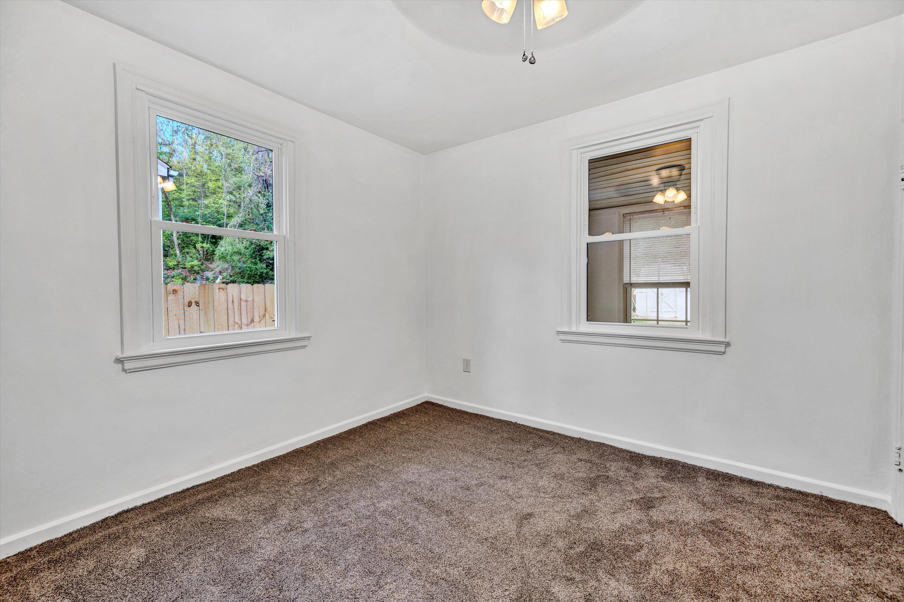 2513 Liberty Road Northwest Roanoke, VA 24012 - Photo 9 of 28 11-DSC00056