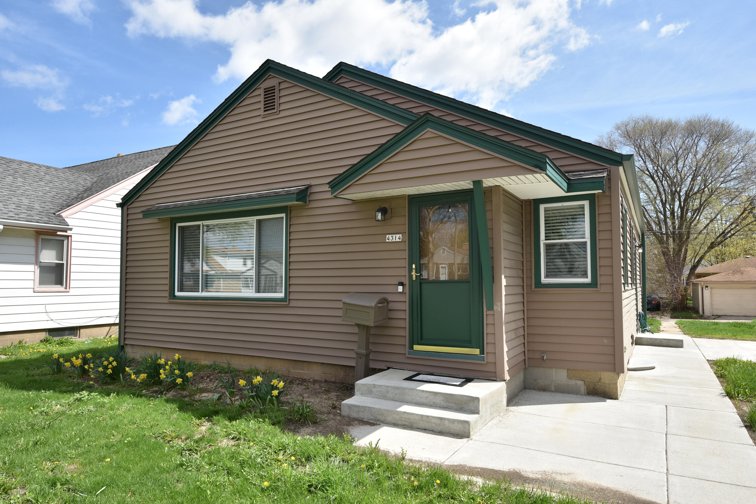 4314 North 68th Street Milwaukee, WI 53216 - Photo 1 of 31 Updated inside and out