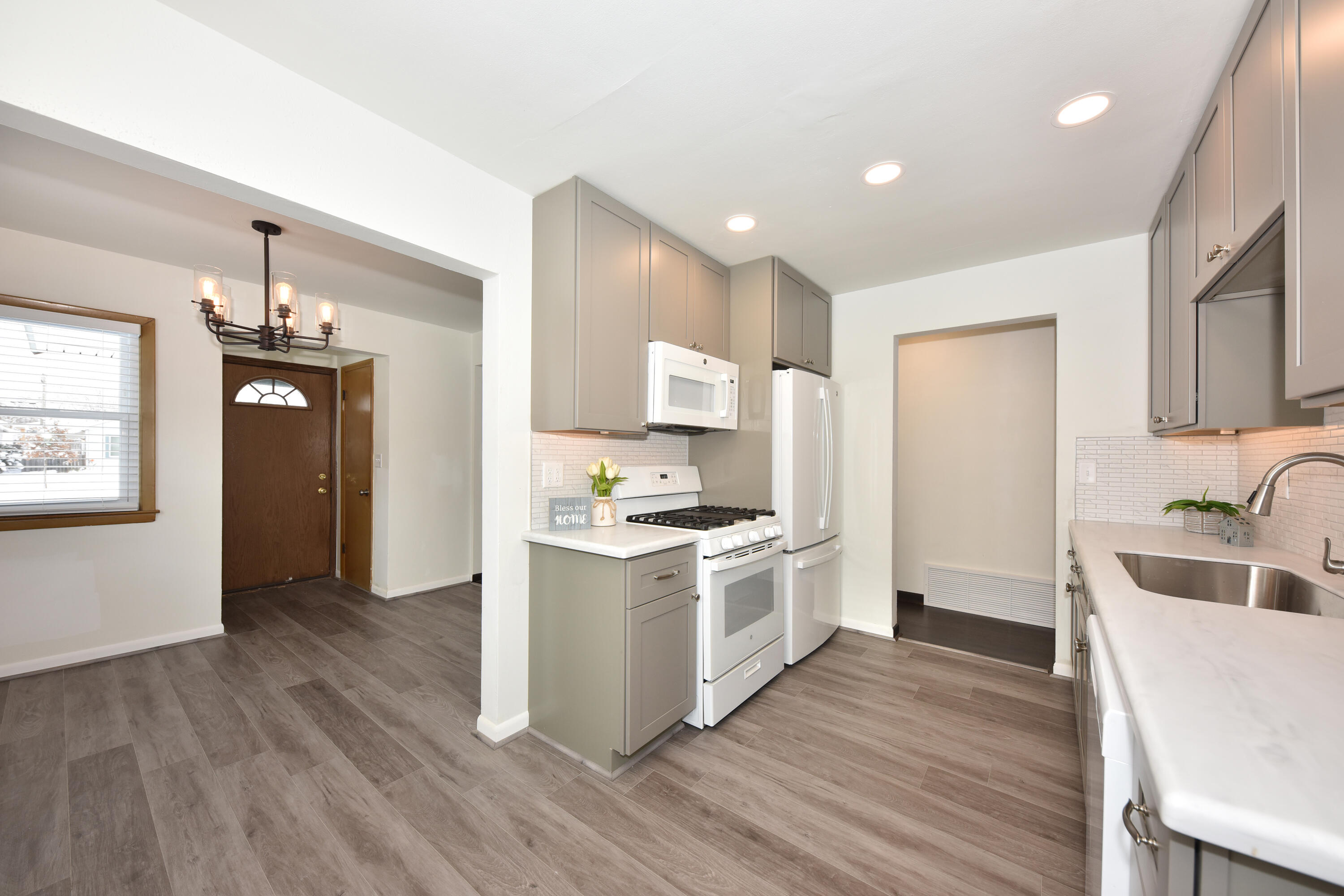 4314 North 68th Street Milwaukee, WI 53216 - Photo 14 of 31 Dining Room/Kitchen View