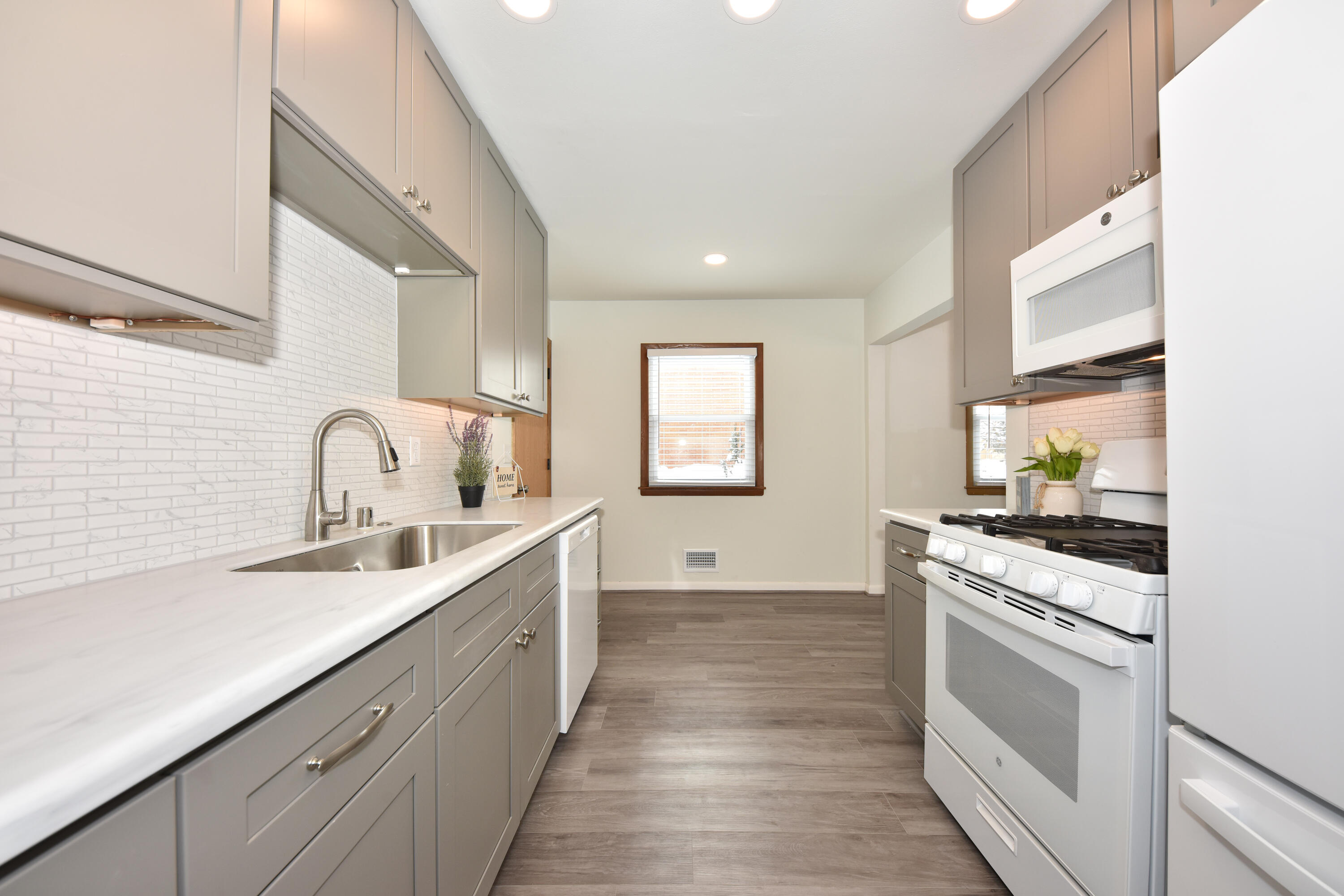4314 North 68th Street Milwaukee, WI 53216 - Photo 15 of 31 Gorgeous Kitchen