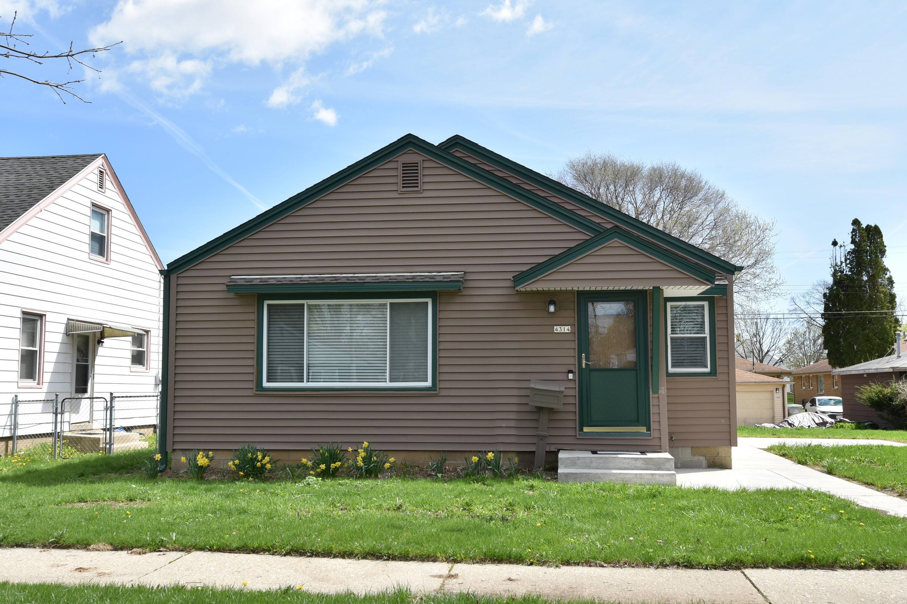 4314 North 68th Street Milwaukee, WI 53216 - Photo 2 of 31 Low maintenance exterior