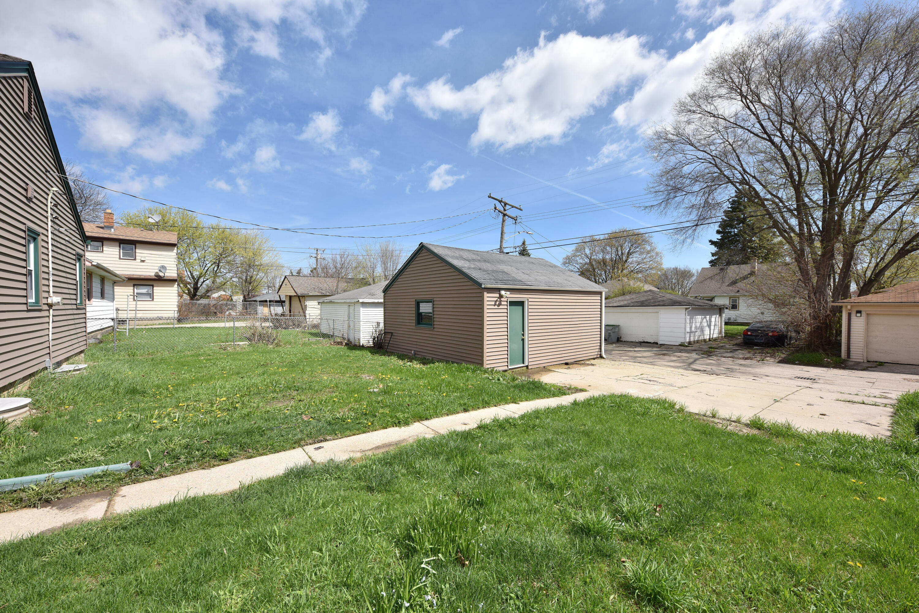 4314 North 68th Street Milwaukee, WI 53216 - Photo 29 of 31 Parking for 4+