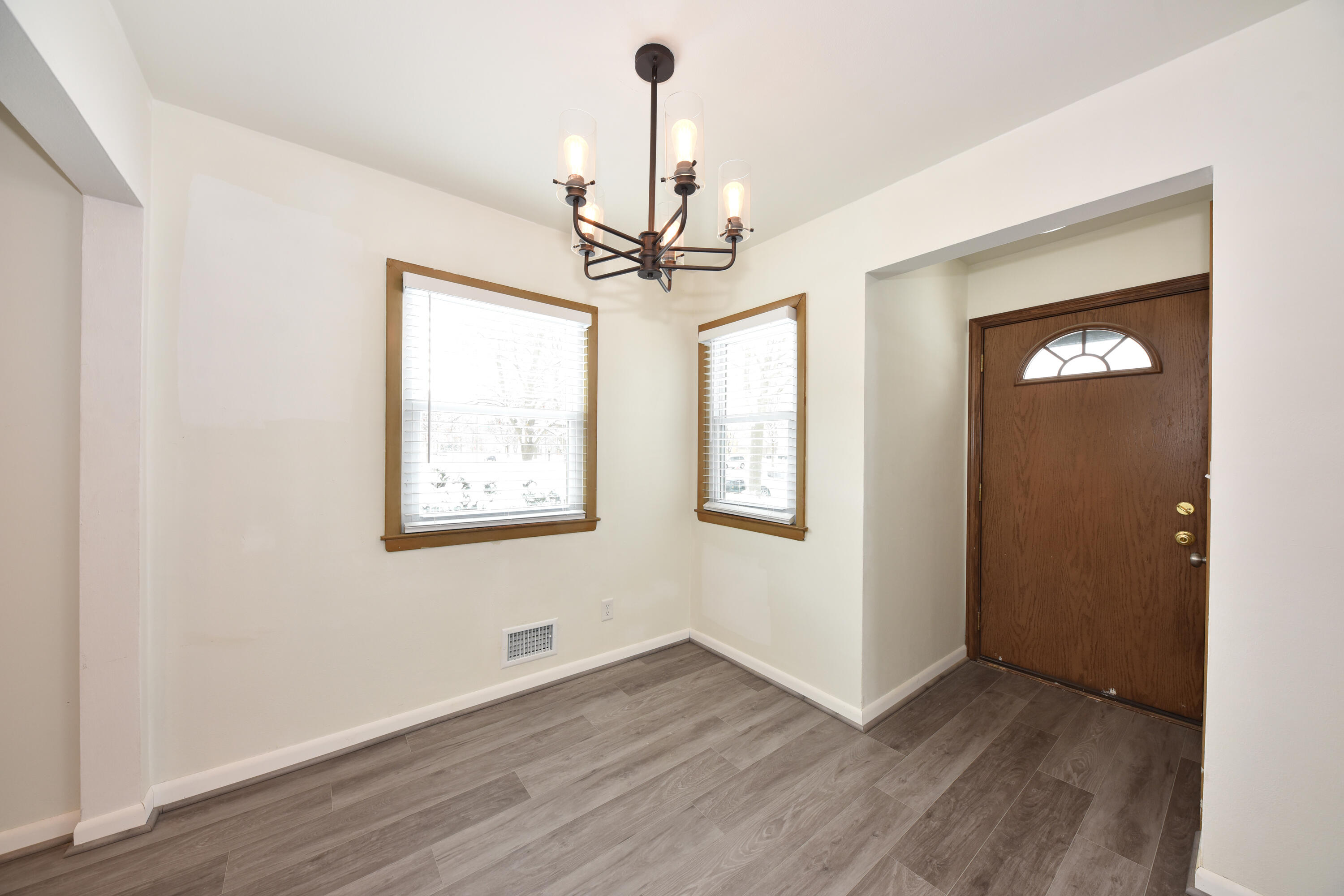 4314 North 68th Street Milwaukee, WI 53216 - Photo 5 of 31 New lighting and floors