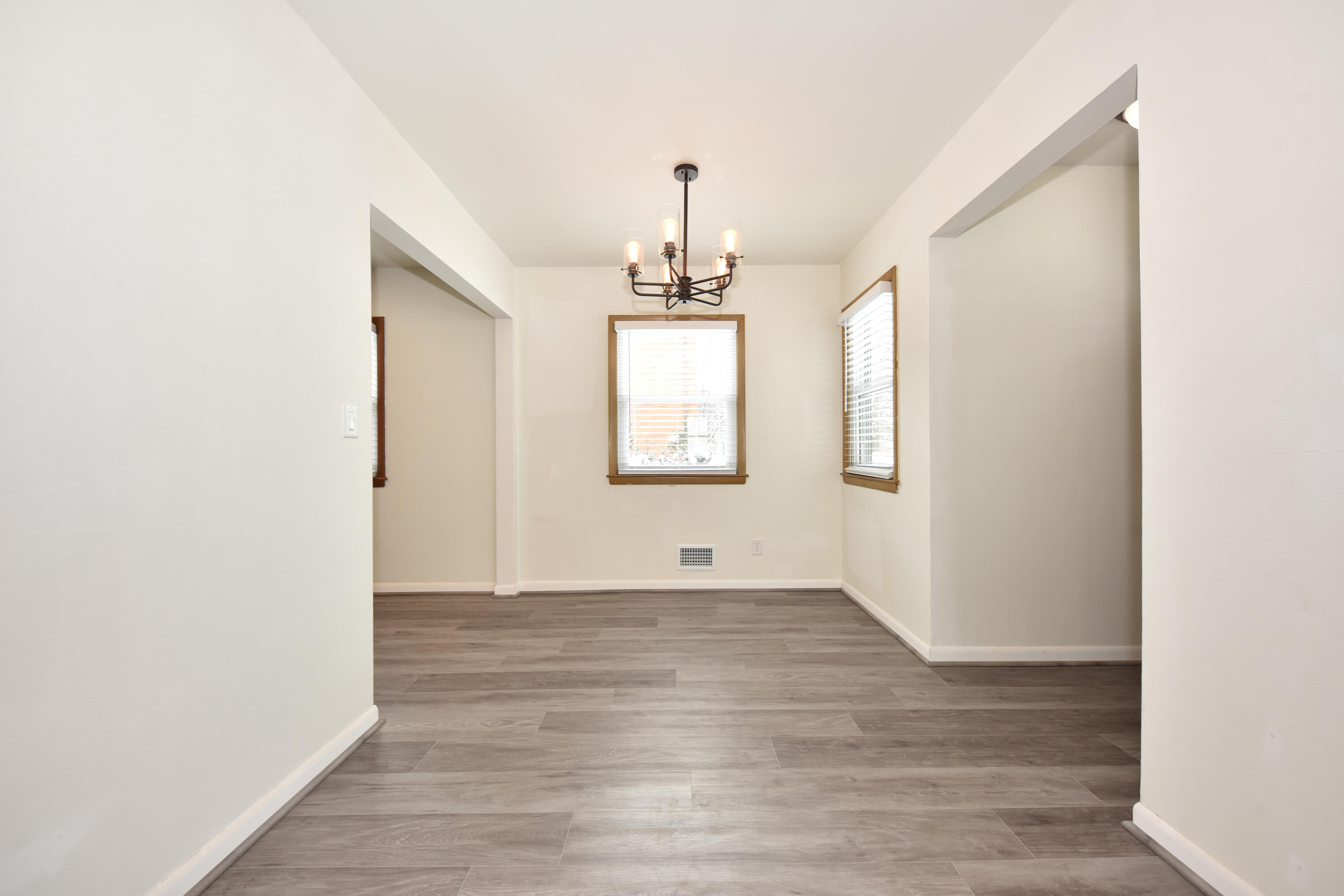4314 North 68th Street Milwaukee, WI 53216 - Photo 7 of 31 Dining Area