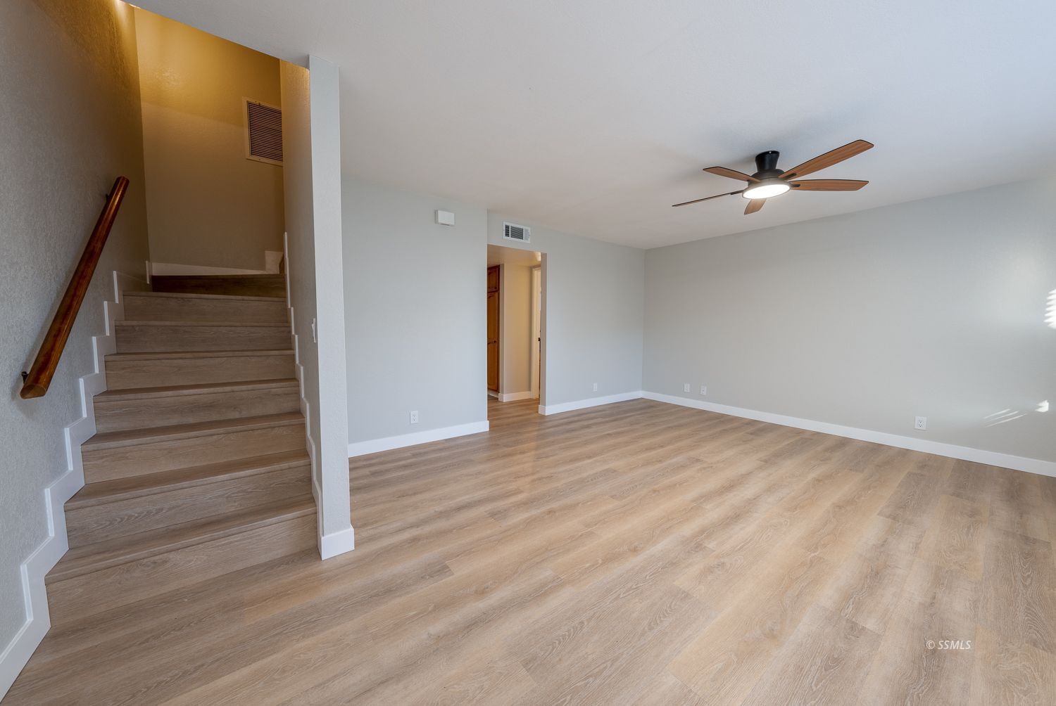 189 East Upjohn Avenue Ridgecrest, CA 93555 - Photo 3 of 29 Gallery Image 3
