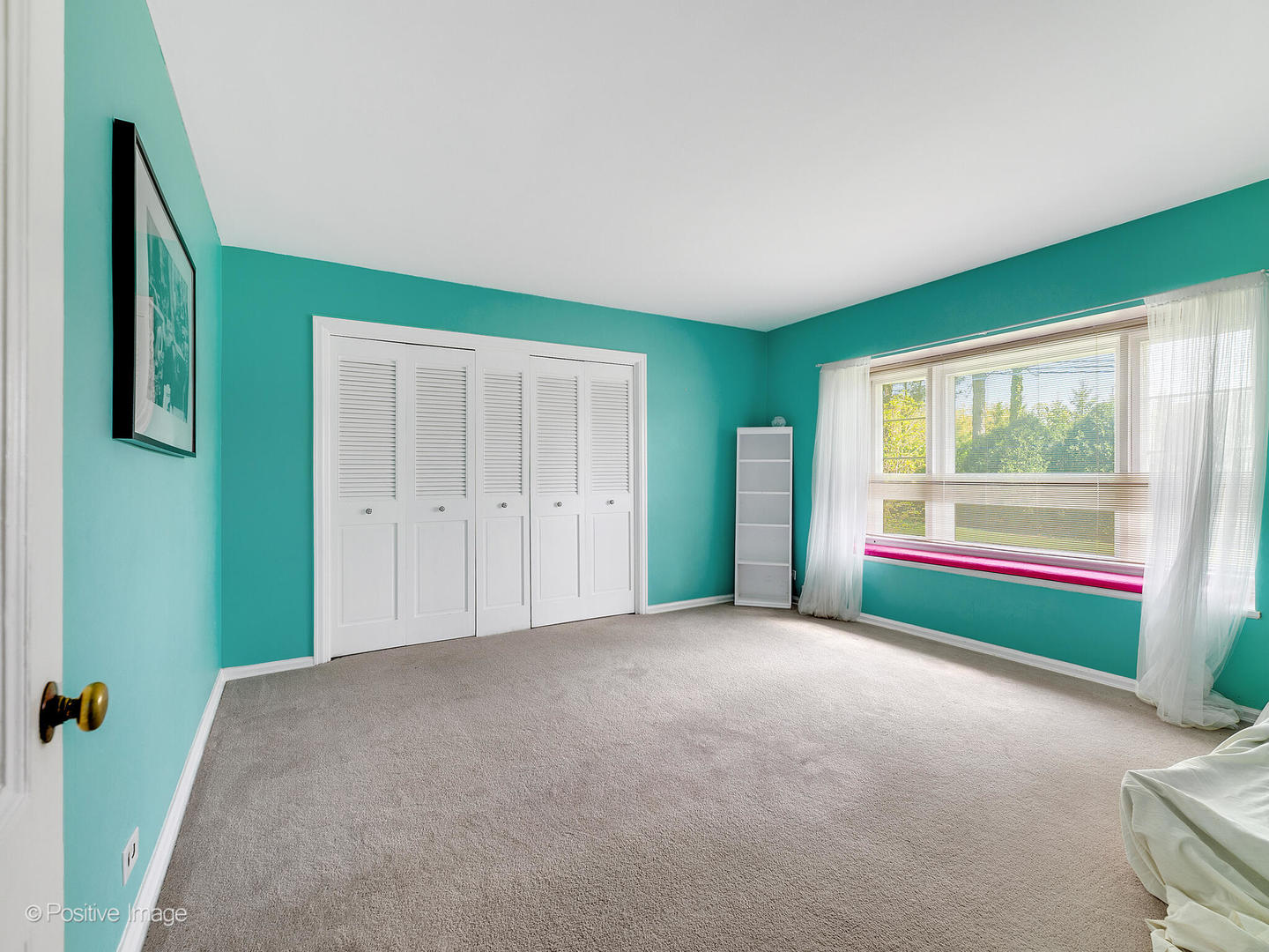 6401 South County Line Road Burr Ridge, IL 60527 - Photo 40 of 57 a view of an empty room with a window