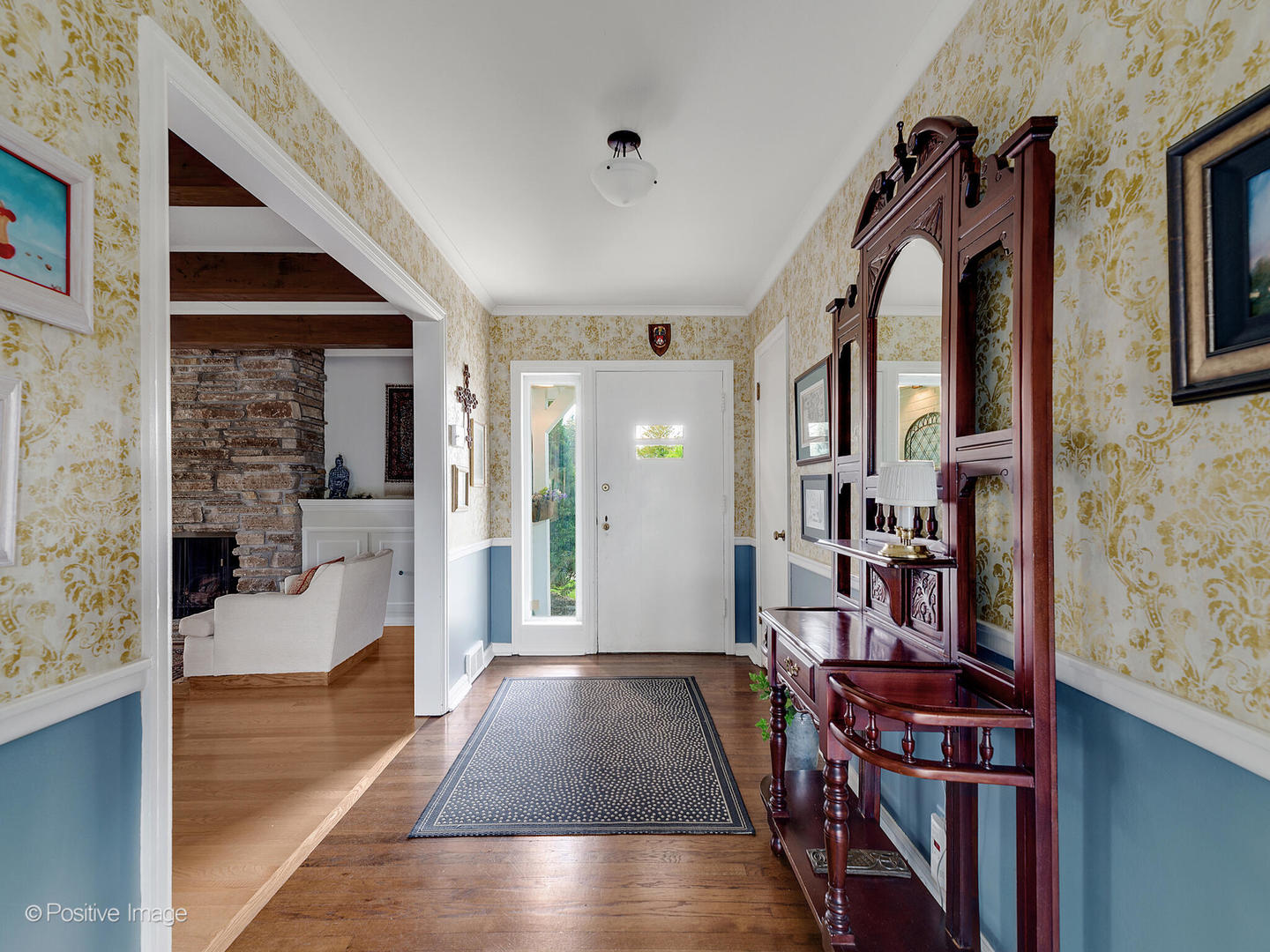 6401 South County Line Road Burr Ridge, IL 60527 - Photo 10 of 57 a view of a livingroom with furniture and front door