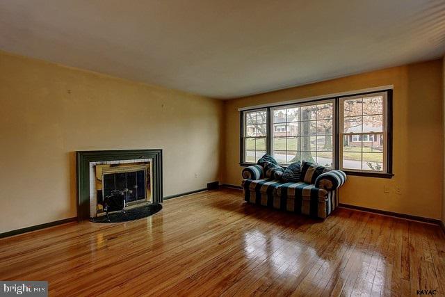 1709 Crescent Road York, PA 17403 - Photo 2 of 27