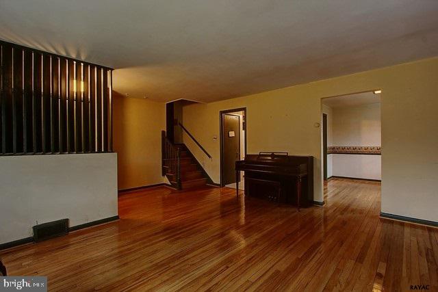 1709 Crescent Road York, PA 17403 - Photo 4 of 27