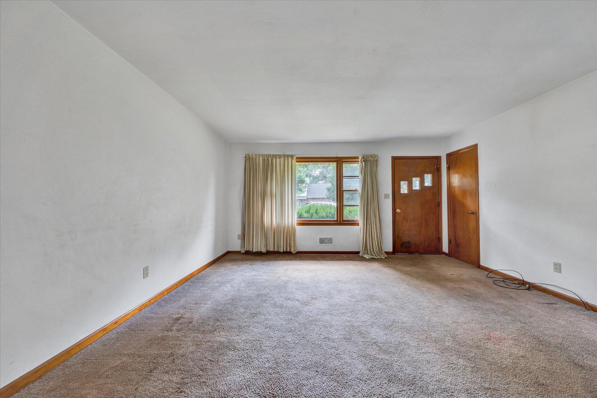 1037 Persinger Road Southwest, Unit 1039 Roanoke, VA 24015 - Photo 4 of 17 04-DSC00007