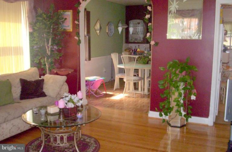 4142 Fallstaff Road Baltimore, MD 21215 - Photo 2 of 11 Living Room