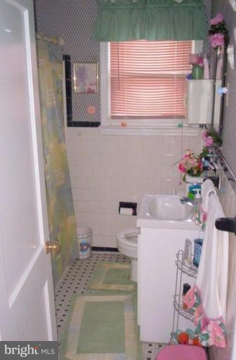 4142 Fallstaff Road Baltimore, MD 21215 - Photo 10 of 11 Bath #1