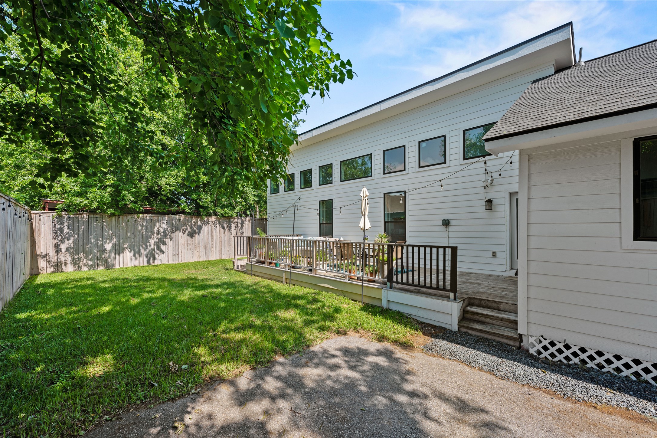 3211 Cochran Street Houston, TX 77009 - Photo 24 of 32 a view of a house with a yard