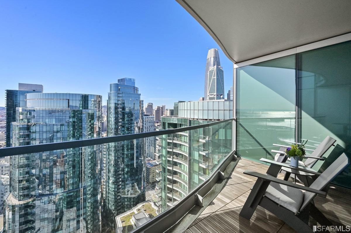 338 Spear Street, Unit 39E San Francisco, CA 94105 - Photo 32 of 97 a view of a balcony with wooden floor and city view