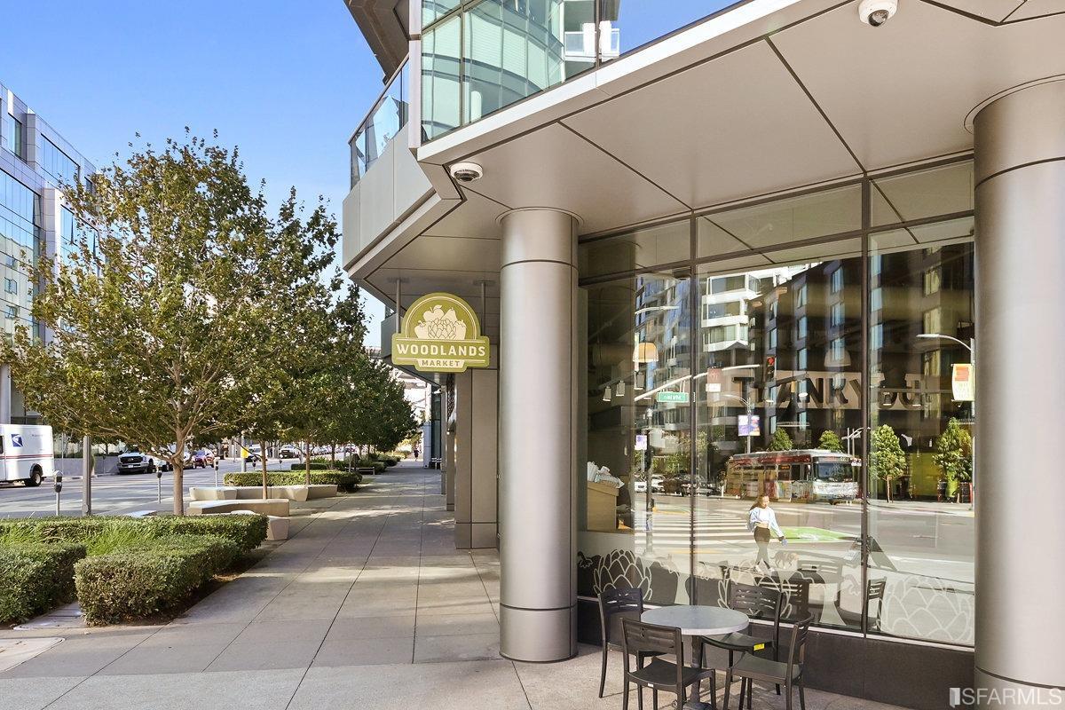 338 Spear Street, Unit 39E San Francisco, CA 94105 - Photo 53 of 97 a view of a building with a outdoor space