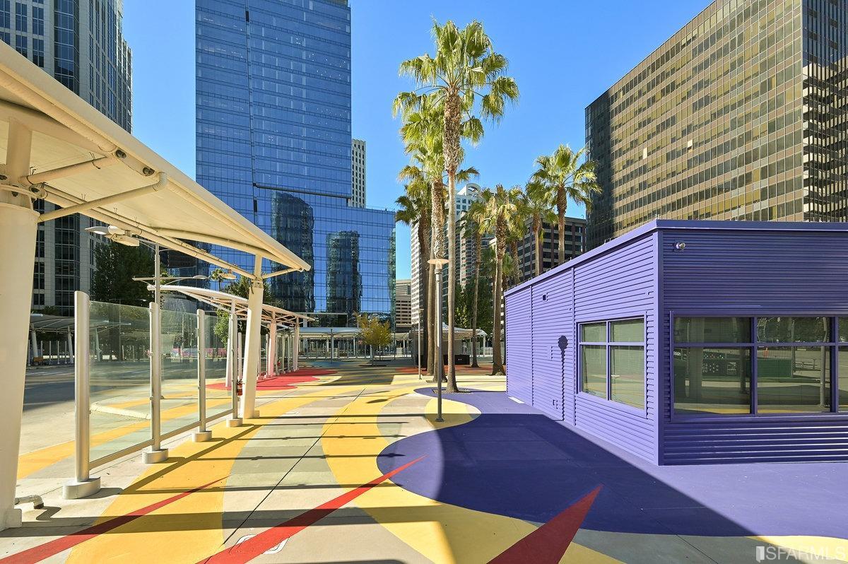 338 Spear Street, Unit 39E San Francisco, CA 94105 - Photo 55 of 97 a view of a house with swimming pool and a porch