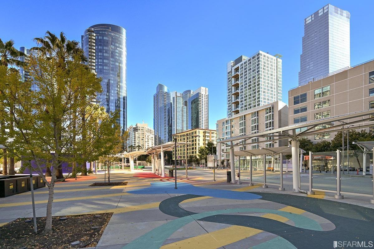 338 Spear Street, Unit 39E San Francisco, CA 94105 - Photo 58 of 97 a view of a city with tall buildings