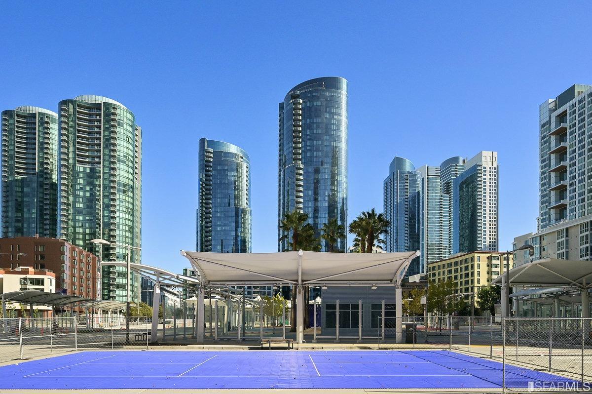 338 Spear Street, Unit 39E San Francisco, CA 94105 - Photo 59 of 97 a view of outdoor space with tall buildings