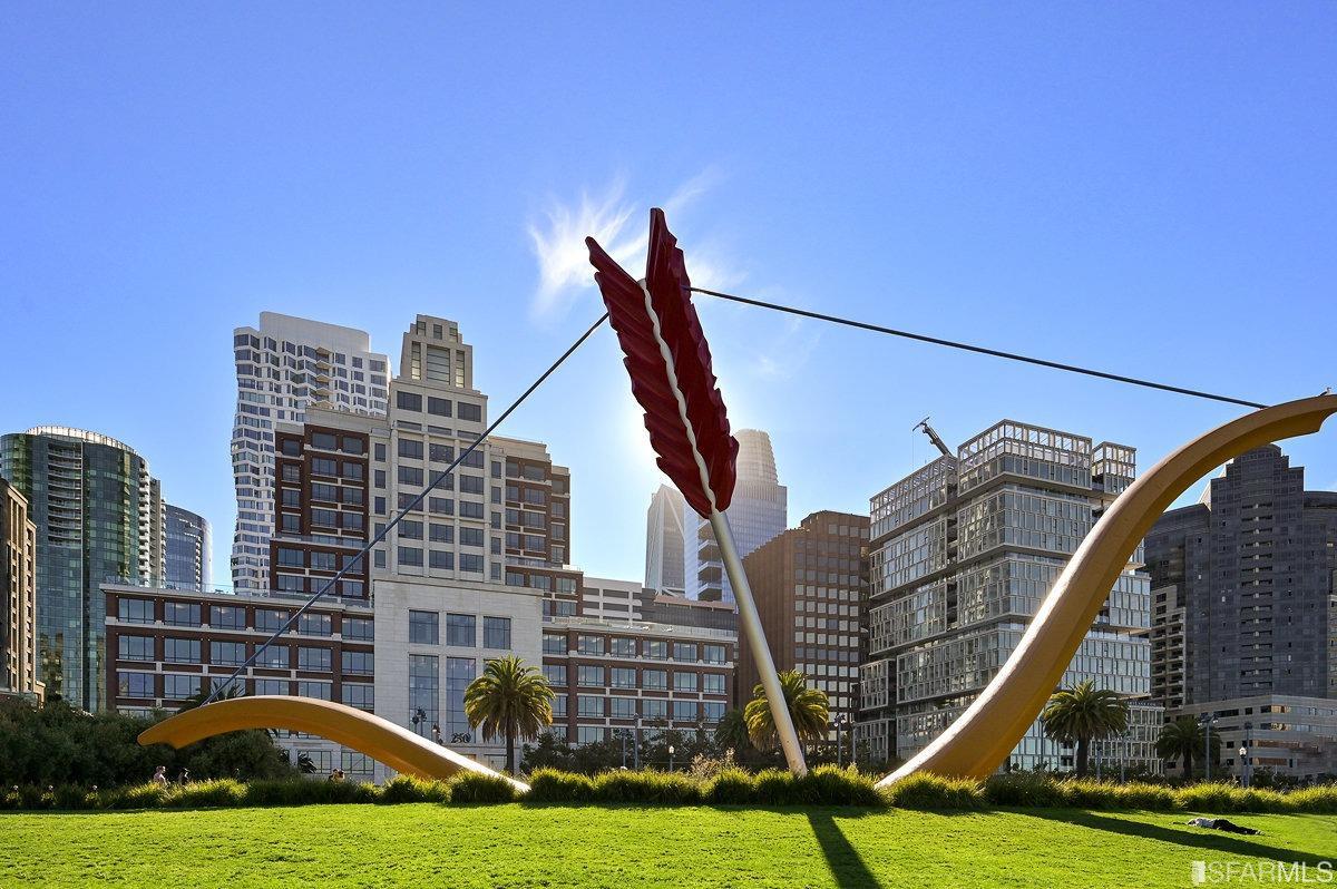 338 Spear Street, Unit 39E San Francisco, CA 94105 - Photo 68 of 97 a view of a large building with a yard in front of it