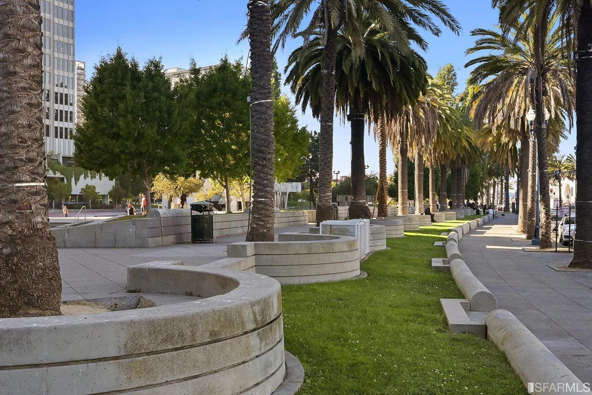 338 Spear Street, Unit 39E San Francisco, CA 94105 - Photo 75 of 97 a view of a yard with palm trees