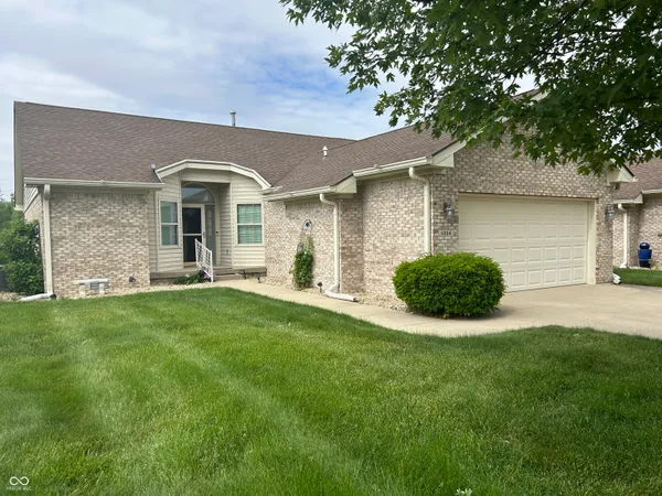 $275,000 | 4964 West Cedar Cove Drive, New Palestine, IN 46163