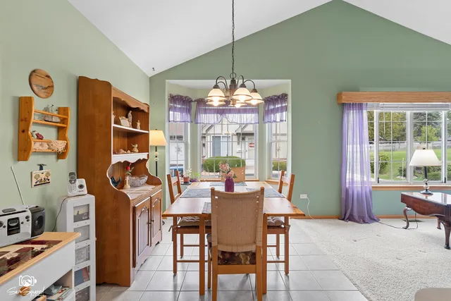 $245,000 | 1676 Willow Cir Drive, Crest Hill, IL 60403