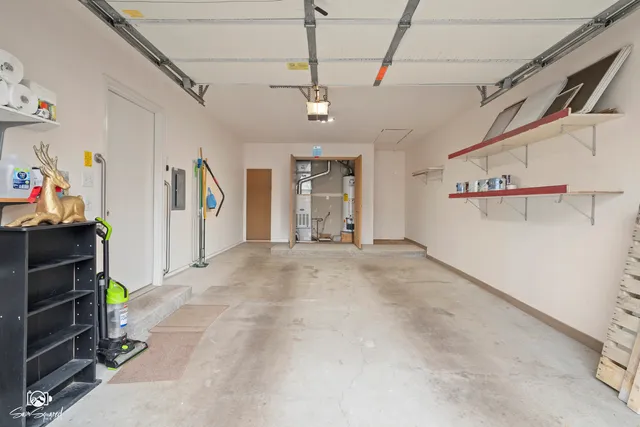 $245,000 | 1676 Willow Cir Drive, Crest Hill, IL 60403