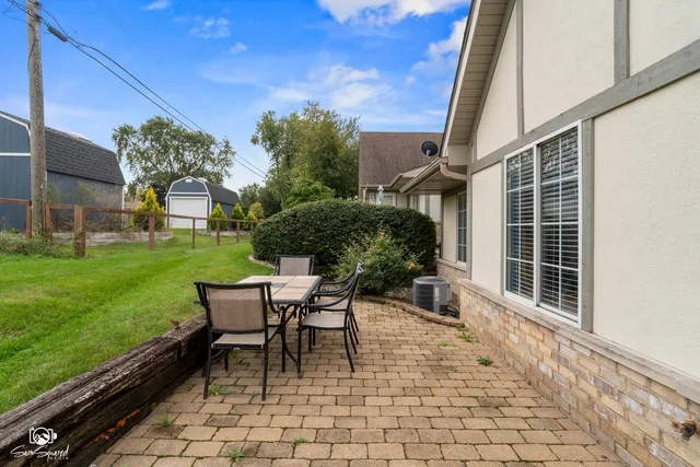 $245,000 | 1676 Willow Cir Drive, Crest Hill, IL 60403