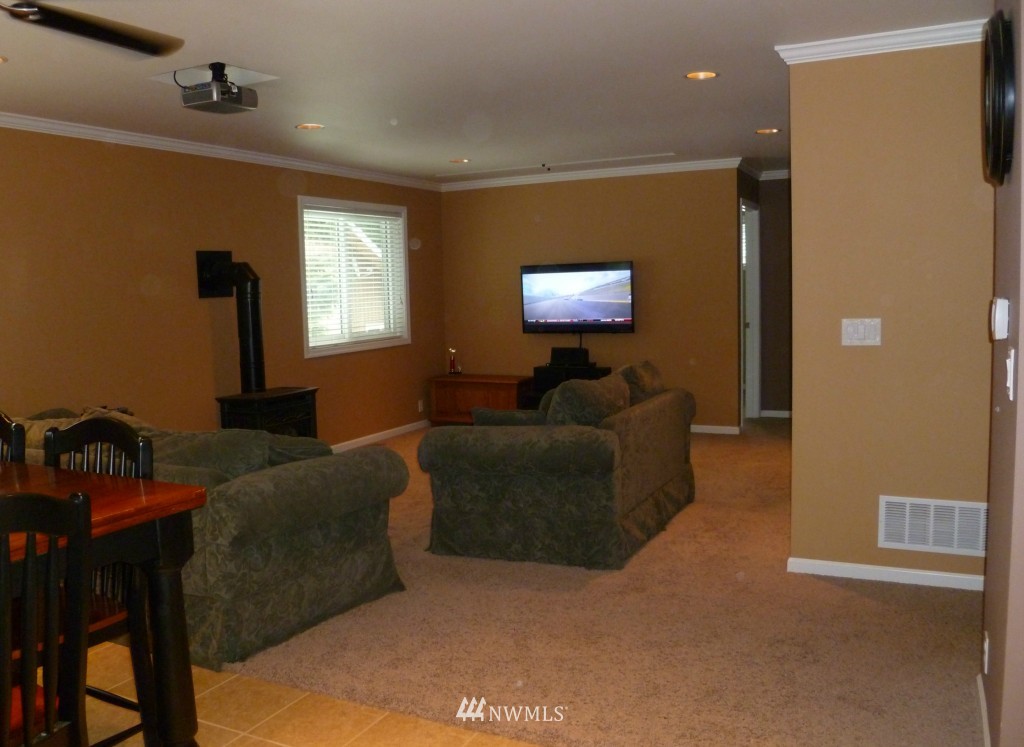 81 Rally Way Easton, WA 98925 - Photo 8 of 12 Gallery Image 8
