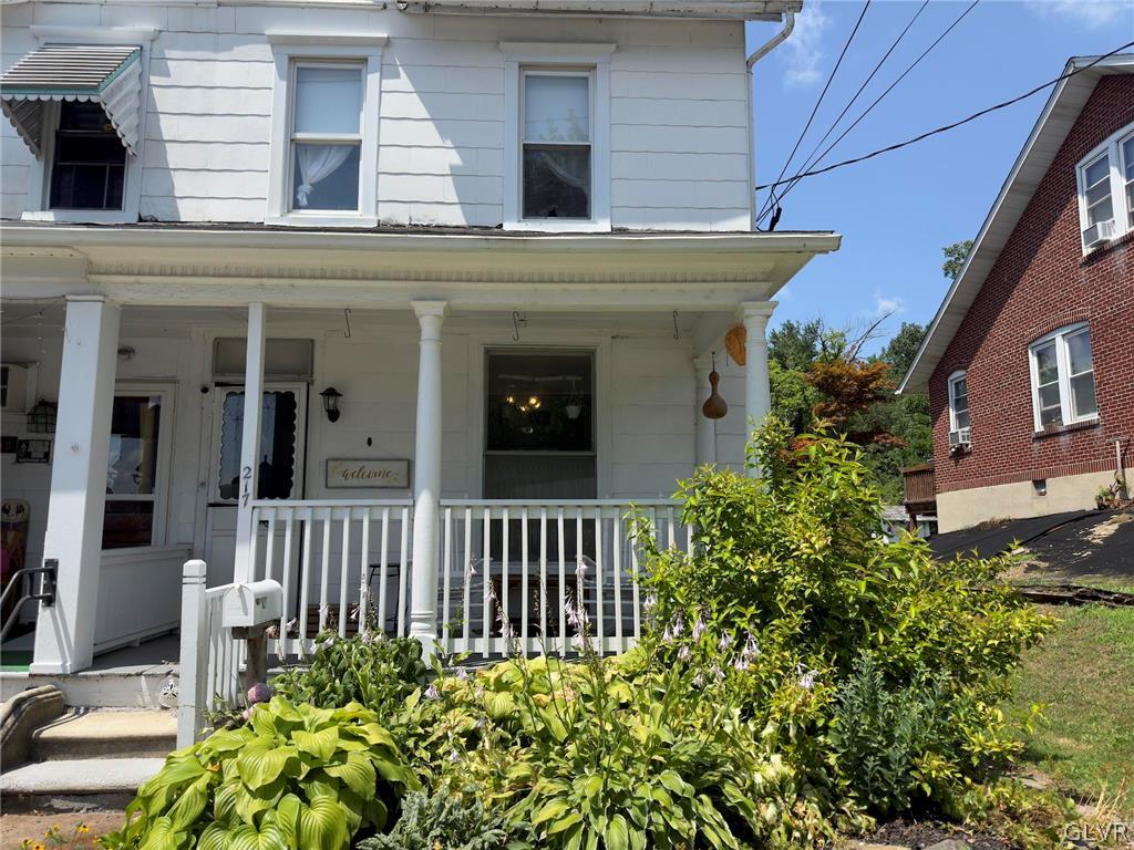 217 Diamond Street Slatington, PA 18080 - Photo 2 of 23