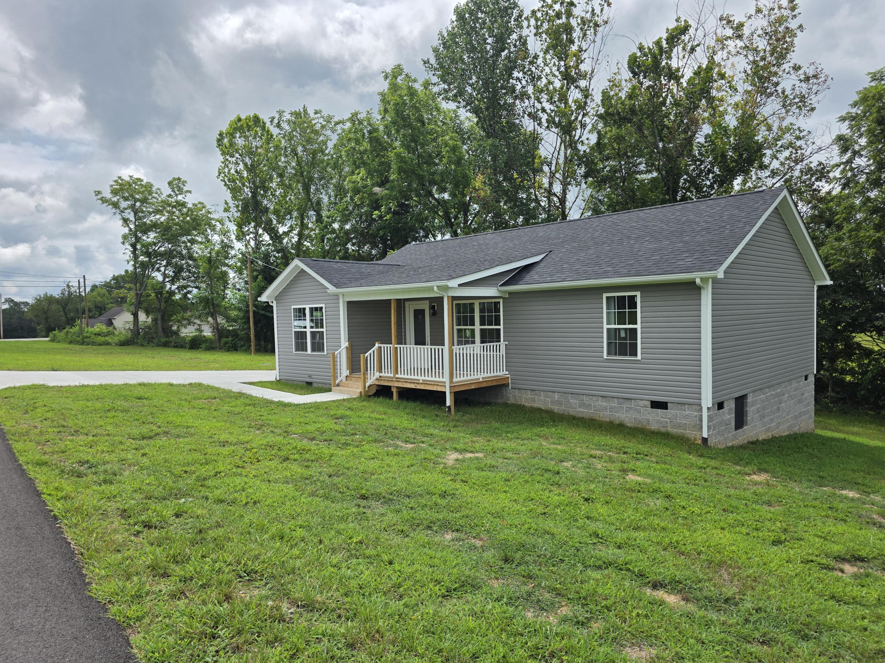315 Hawk Creek Road London, KY 40741 - Photo 2 of 33 20260726_120727