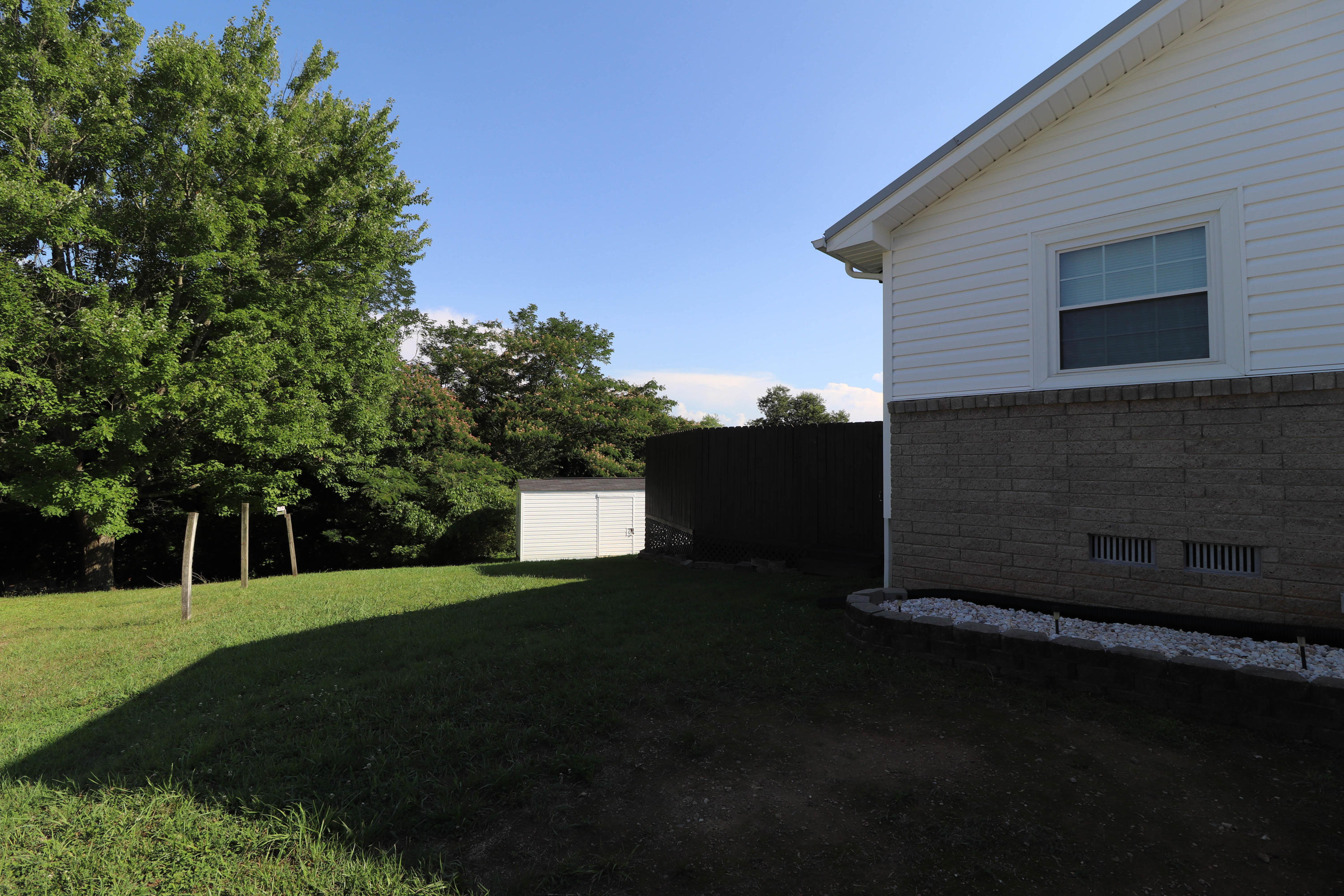 133 Utah Avenue Oak Ridge, TN 37830 - Photo 2 of 21 east facing side