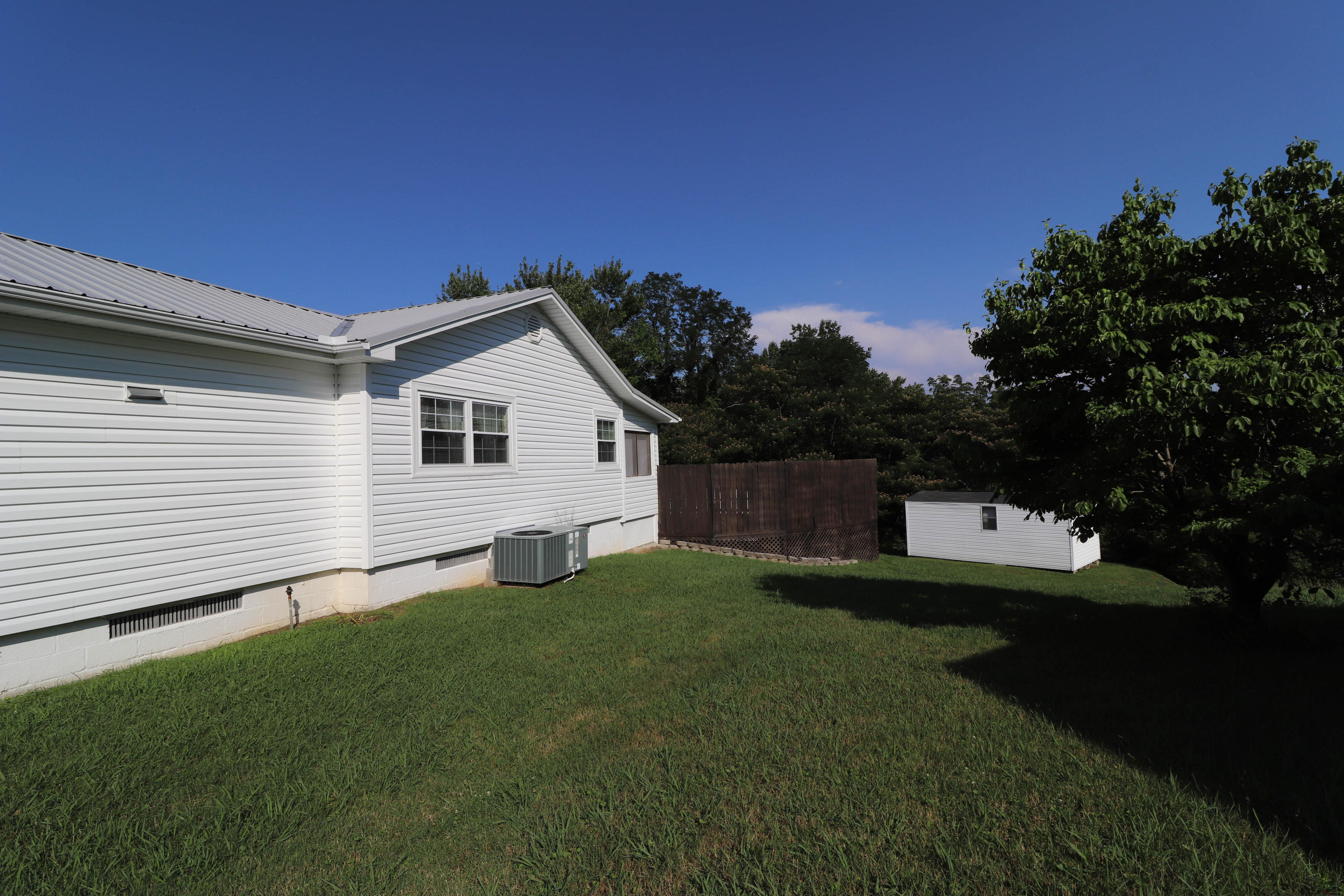 133 Utah Avenue Oak Ridge, TN 37830 - Photo 3 of 21 west facing side
